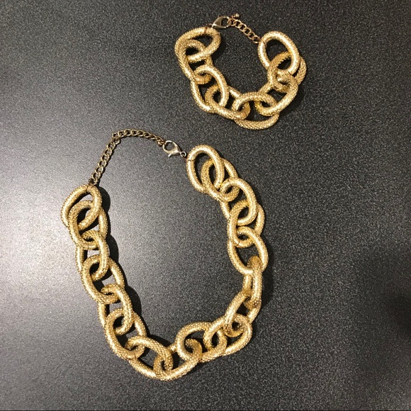 Gold chain link necklace and bracelet - Picture 1 of 1